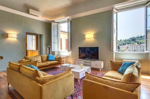 Four-Bedroom Luxury Apartment image 9