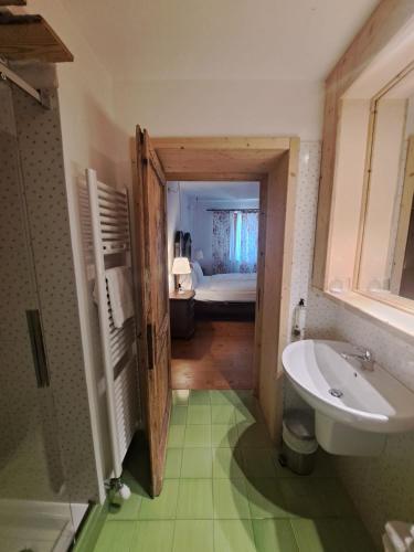 Standard Double or Twin Room with Garden View image 3