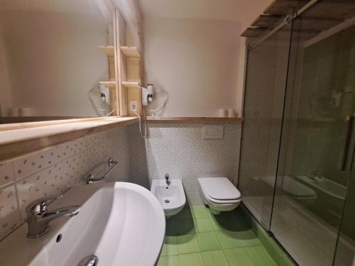 Standard Double or Twin Room with Garden View image 2