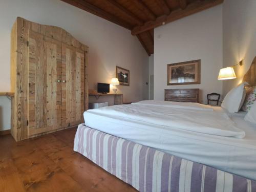 Deluxe Double or Twin Room with Garden View image 6