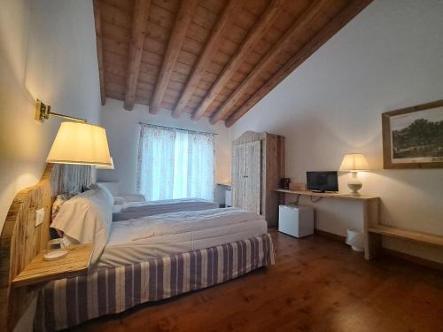 Deluxe Double or Twin Room with Garden View image 4