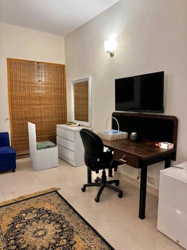 Two-Bedroom House image 9