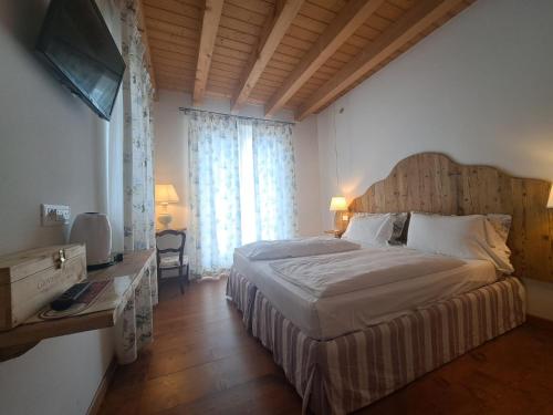 Superior Double or Twin Room with Garden View image 9