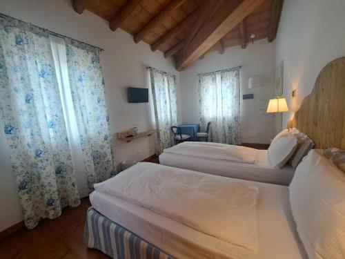 Superior Double or Twin Room with Garden View image 4