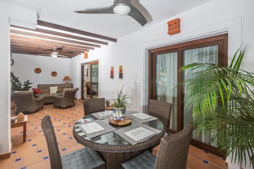 ระเบียง/ชานเรือน, Finca San Antonio Two Bedroom apartment with swimming pool in ลอซ เอสปาล