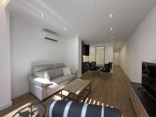 Apartamentos ALFISA Puerta del Sol 4
