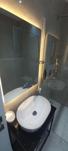 Double or Twin Room image 8