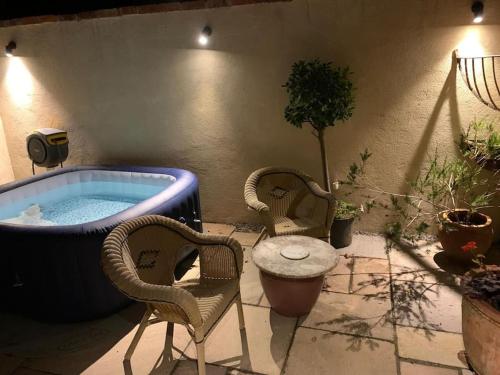 bubbelbad, The Nest in Coaley