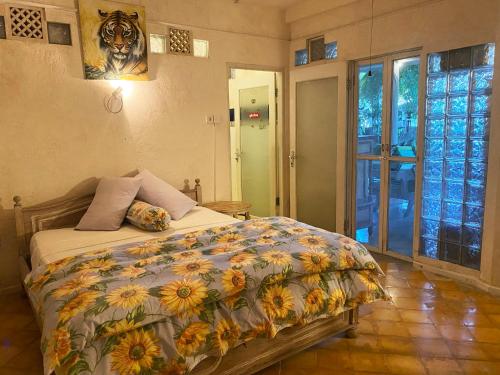 room detail thumbnail 0