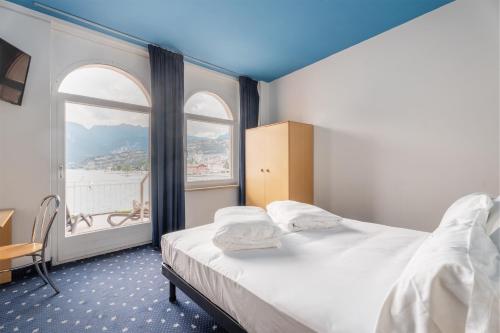 Deluxe Double or Twin Room with Lake View