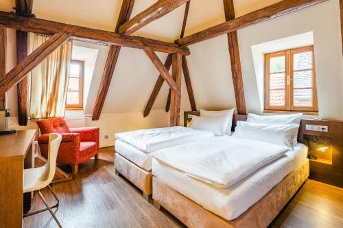 Standard Twin Room image 3