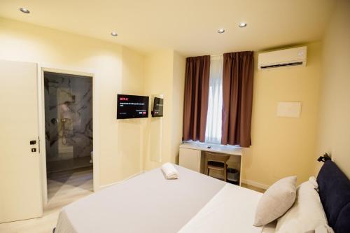 MAZZINI PALACE Room Type - Deluxe King Room