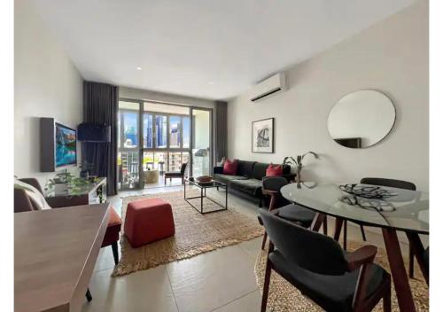 Sunny 1b in heart of South Bris!