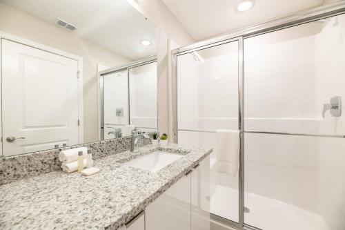 7988 Magical Disney Vacation Home - 5 bedrooms in Kissimmee, USA