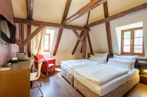 Standard Twin Room image 2