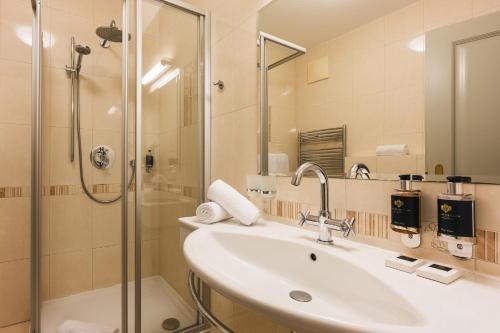 Deluxe Double Room image 2