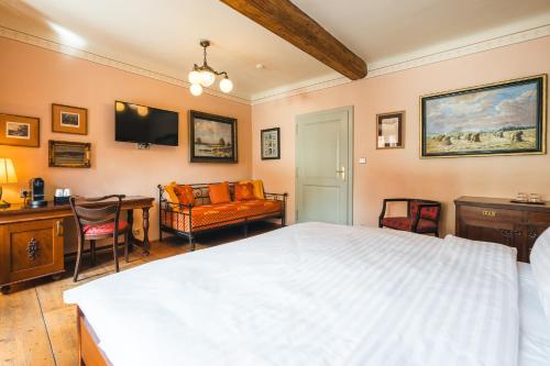 Deluxe Double Room image 1