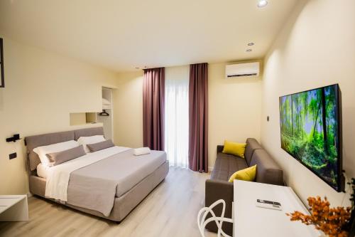 MAZZINI PALACE Room Type - Deluxe Quadruple Room
