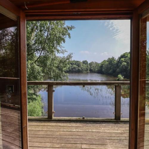 Boat House Middleton Hall Estate in เดทแชนท์