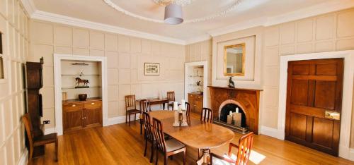 North Wing - Middleton Hall Estate in เดทแชนท์