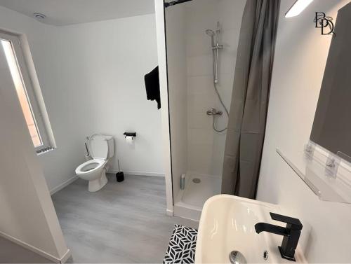 T1 Bis appartement B3 30m2 Cosy 7min à pieds des Gares (T1 Bis appartement B3 30m2 Cosy 7min a pieds des Gares) in โรอัน