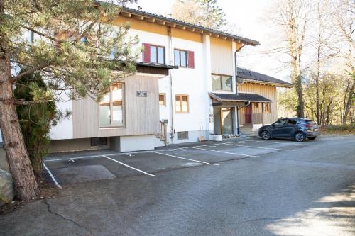 Apartment with Mountain View