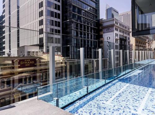 Stylish 2 Bed in Central CBD with Pool Gym and Sauna - image 12