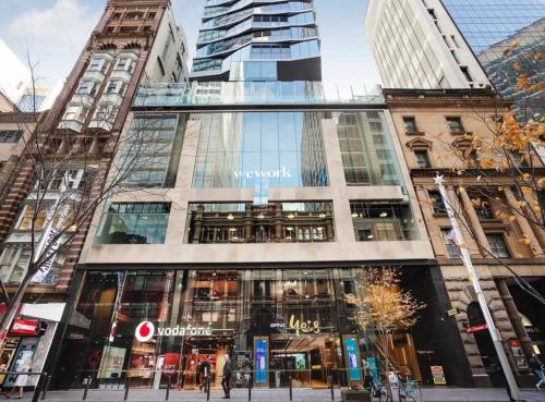 Stylish 2 Bed in Central CBD with Pool Gym and Sauna - main image