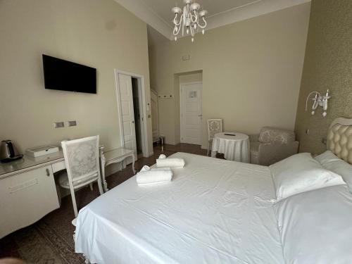 Deluxe Triple Room image 3