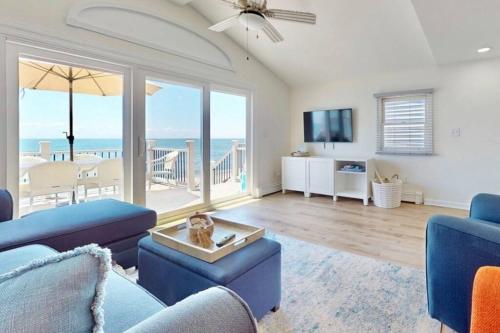 Charming 3 bedroom Beach Front Cottage in Milford, USA