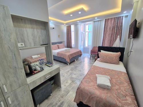 Standard Triple Room room in VERSECA HOTEL