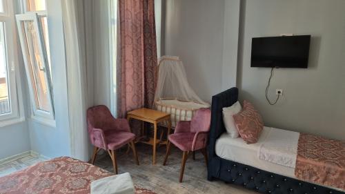 Standard Triple Room image 2