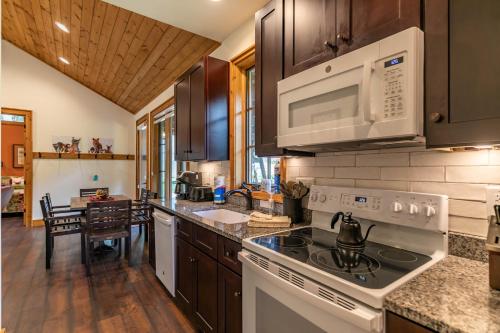 Carolina Wren Cottage in Blowing Rock, USA