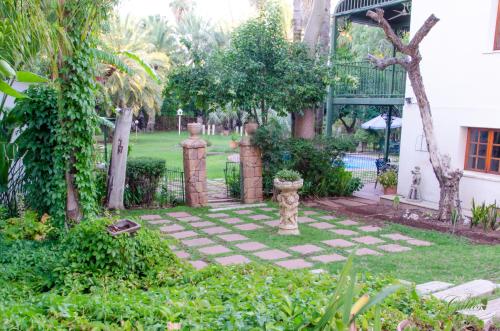 Three Gables Guesthouse – Upington, NM