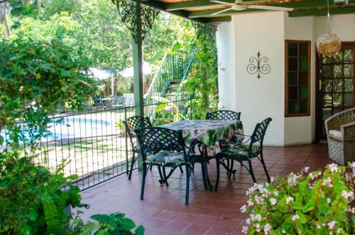Three Gables Guesthouse – Upington, NM