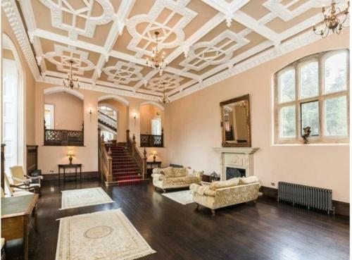 Middleton Hall -Middleton Estate in เดทแชนท์