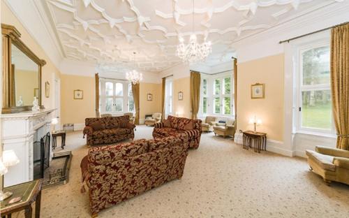 Middleton Hall -Middleton Estate in เดทแชนท์