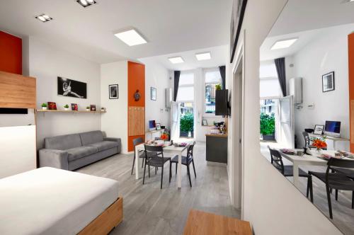 Lorianna Rock House, Milan