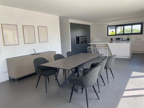 Maison Contemporaine in Saint-Pierre-de-Bailleul