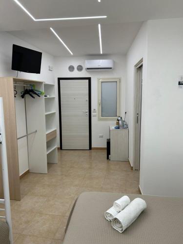 Double Room image 7