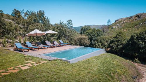 Peldbaseins, TerraSense Mountain Charm Retreat & Farm in Linhares Da Beira