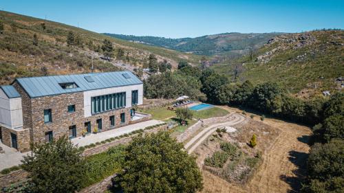 Peldbaseins, TerraSense Mountain Charm Retreat & Farm in Linhares Da Beira