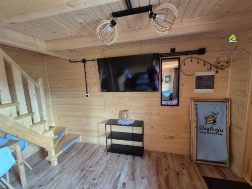 2 bedrooms, 5 beds