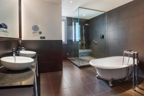 room detail thumbnail 2