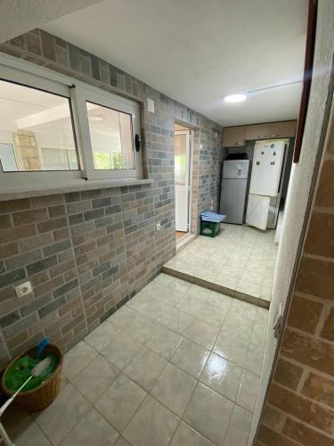 Дом возле моря с большой террасой с видом на море (Дом возле моря с большои террасои с видом на море) in Utjeha