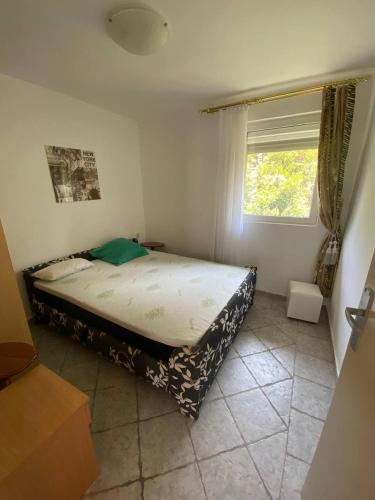 Дом возле моря с большой террасой с видом на море (Дом возле моря с большои террасои с видом на море) in Utjeha