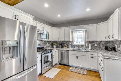 Charming Family Home Walk to Downtown Bellefonte! in Bellefonte, USA