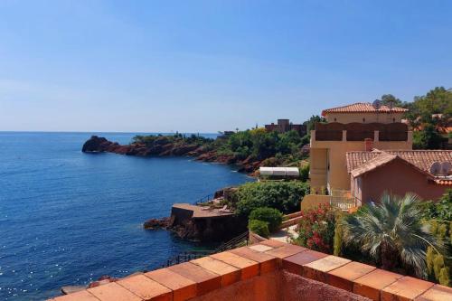 Villa de prestige en bord de mer dans la baie de Cannes