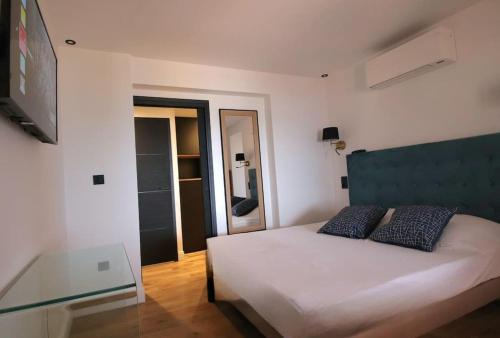 Villa de prestige en bord de mer dans la baie de Cannes