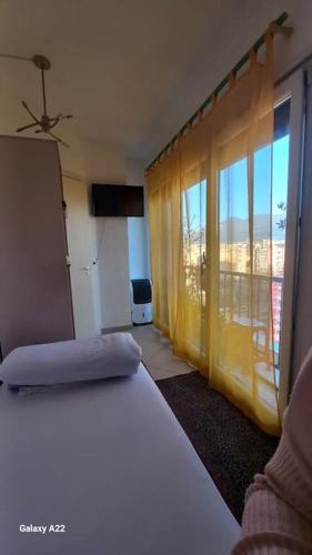 Isabel's penthouse overlooking the city, Tirana (photo 6)
